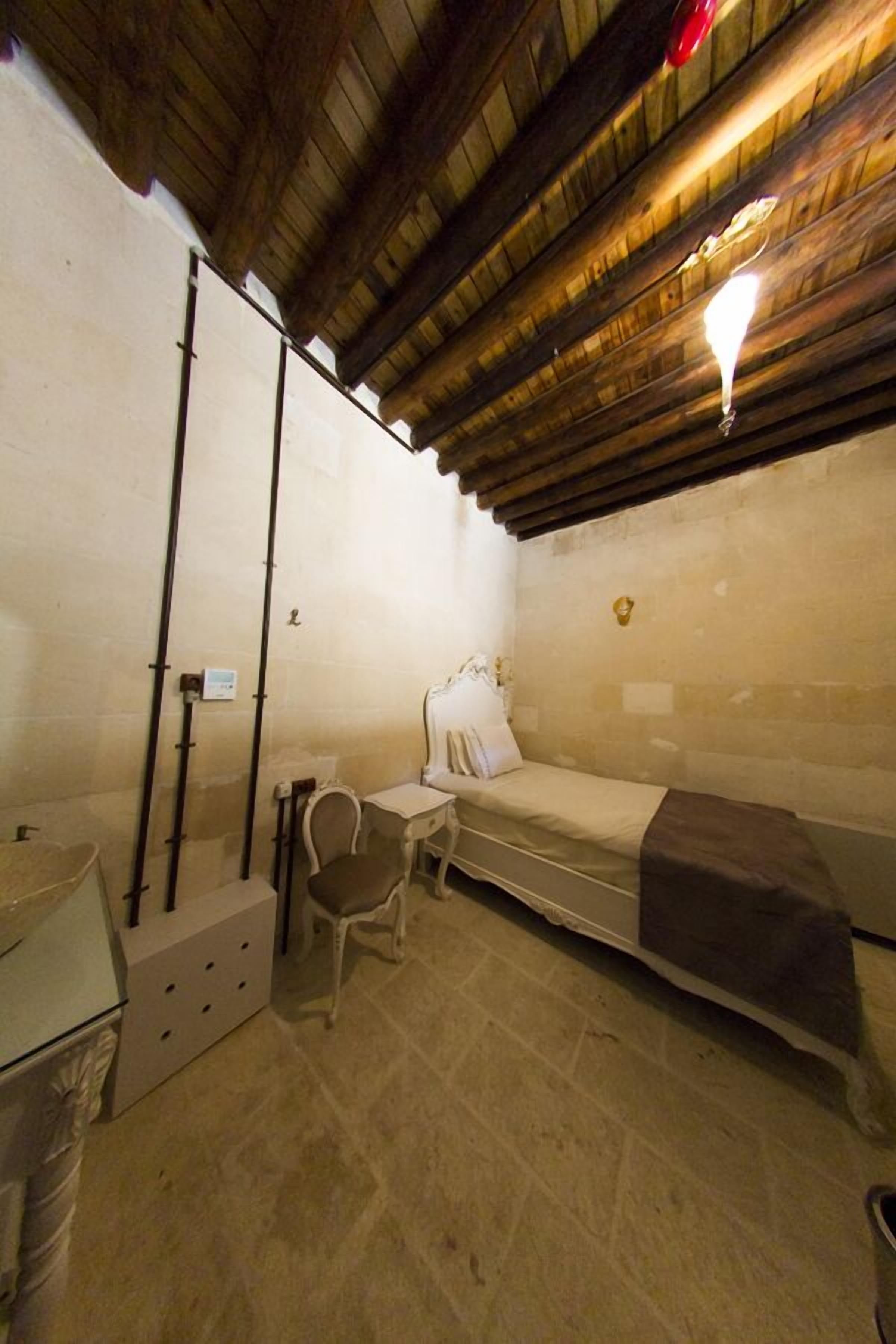 Kahden hengen huone, näköala pihalle (Dicle) | Minibaari, tallelokero huoneessa, työpöytä, äänieristys