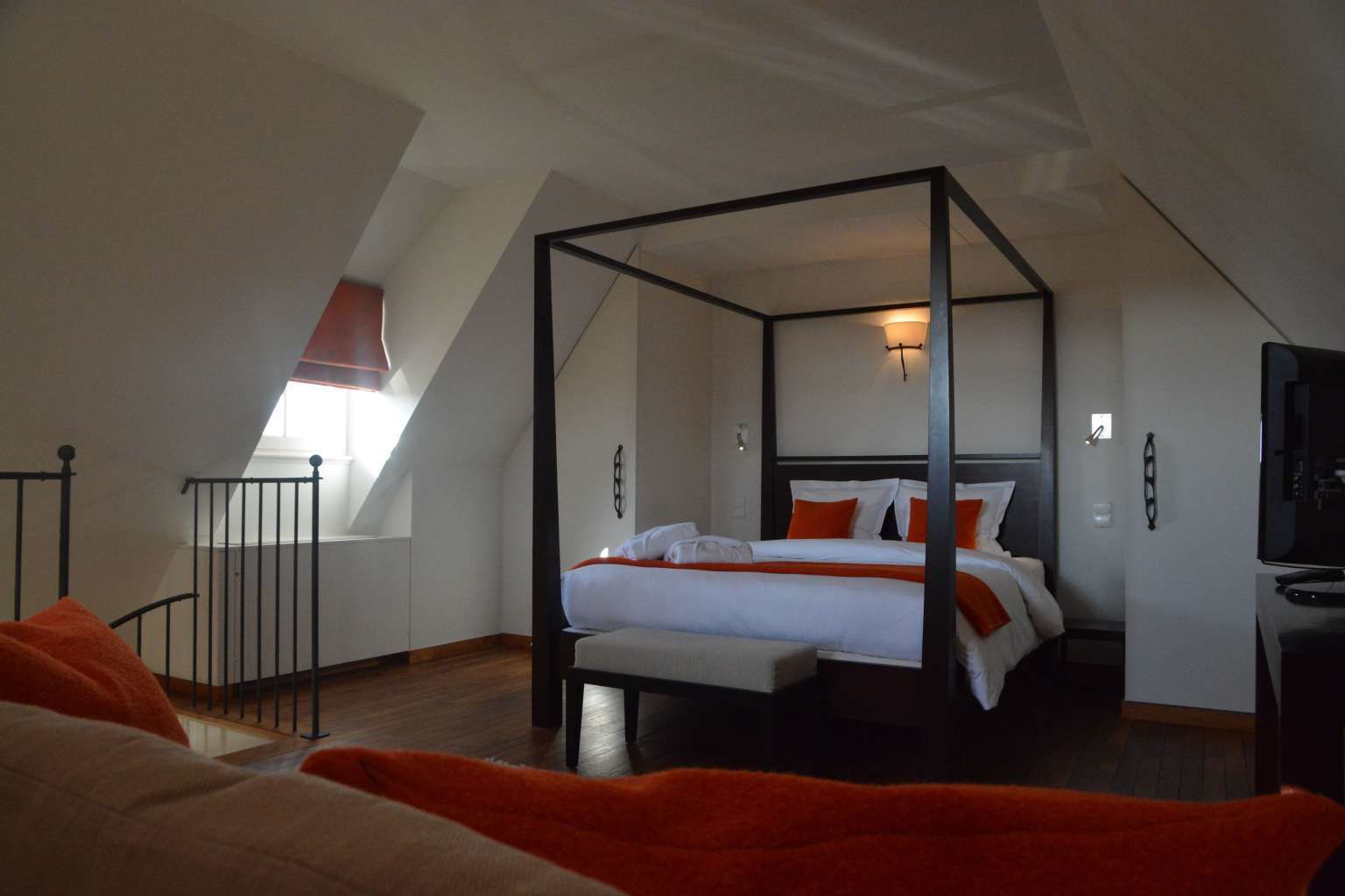 select comfort beds, minibar, in-room safe, desk