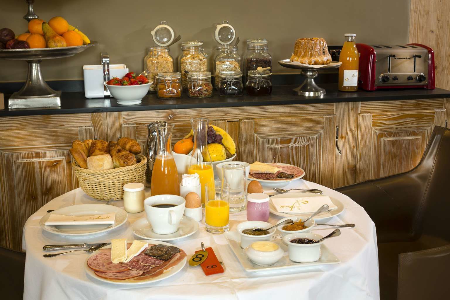 daily continental breakfast (eur 22 per person)