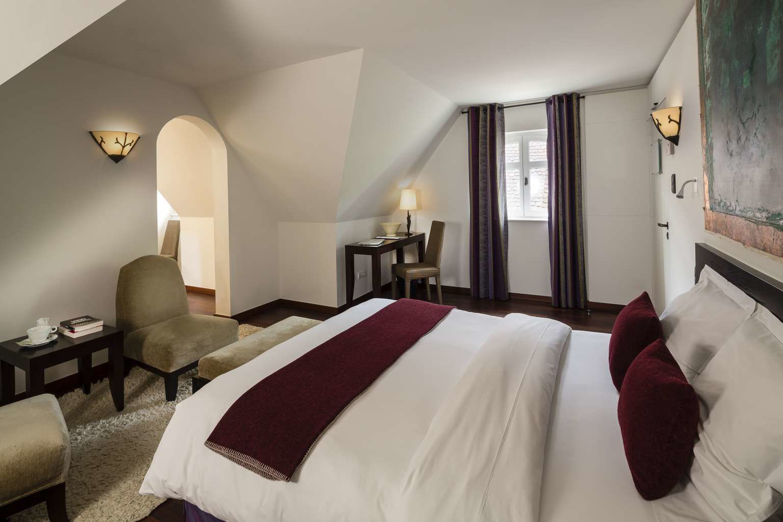 select comfort beds, minibar, in-room safe, desk