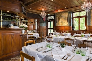 Déjeuner et dßner servis sur place, restauration en plein air