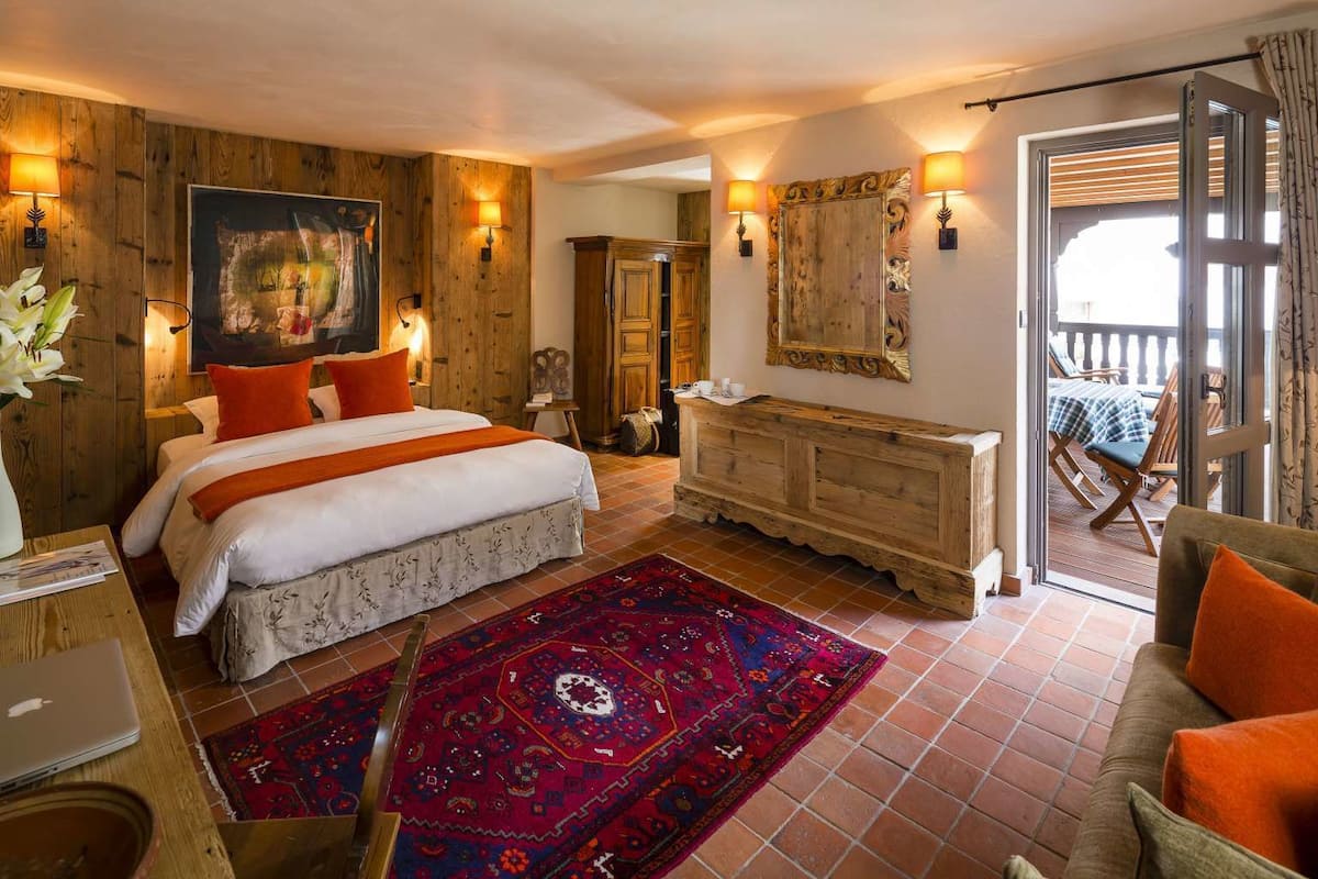 deluxe double room | select comfort beds, minibar, in-room safe, desk