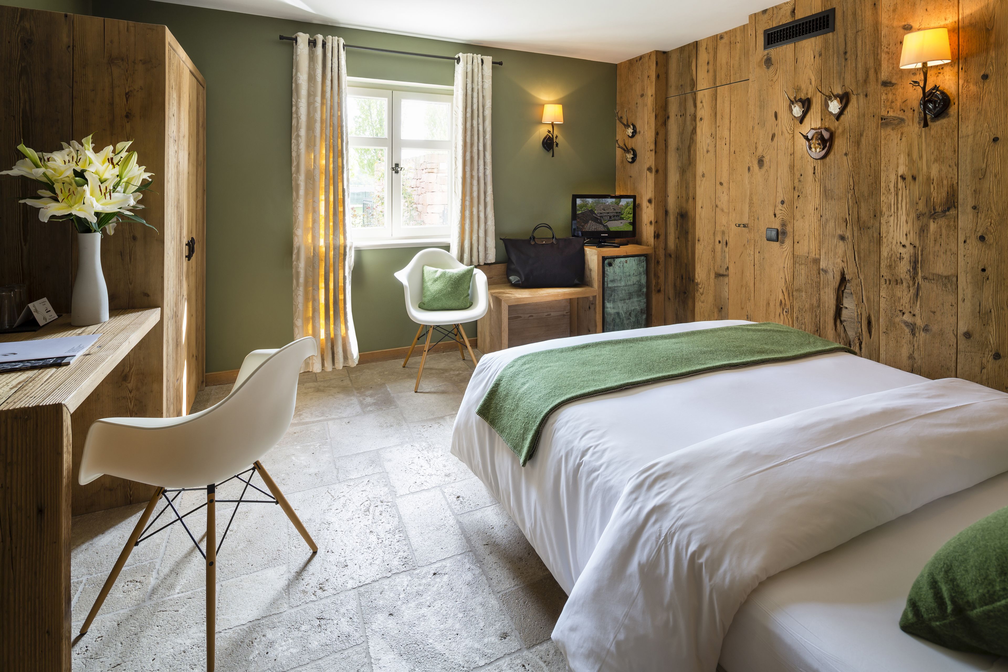 double room (elégance) | select comfort beds, minibar, in-room safe, desk