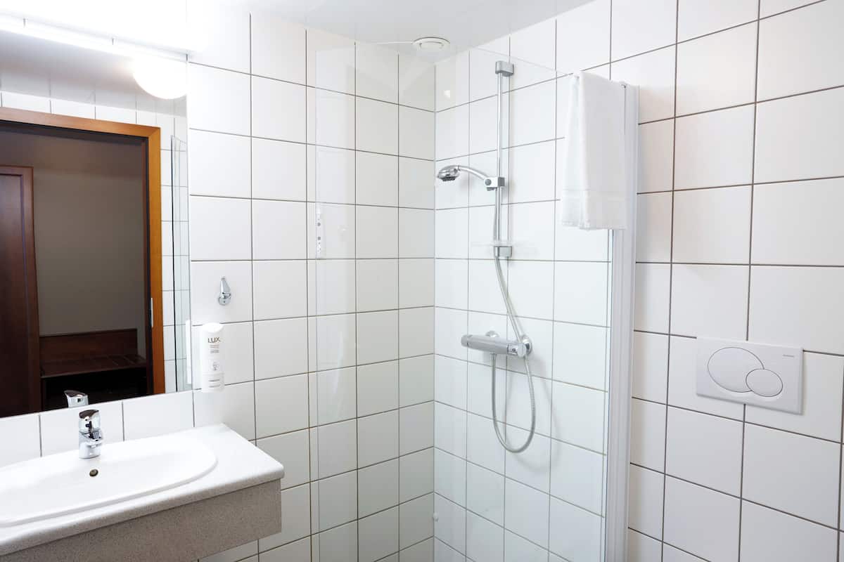 double room | bathroom | free toiletries, hair dryer, towels