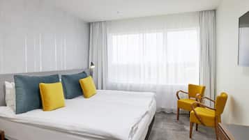 Comfort kamer, 1 twee- of 2 eenpersoonsbedden | Een bureau, verduisterende gordijnen, een strijkplank/strijkijzer