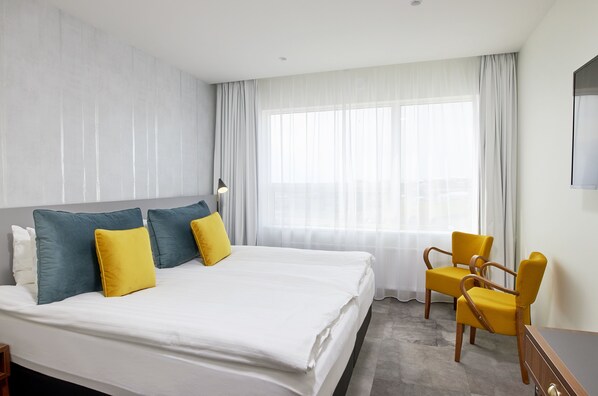 Kahden hengen comfort-huone (yksi tai kaksi sänkyä) | Työpöytä, pimennysverhot, silitysrauta/-lauta, ilmainen Wi-Fi