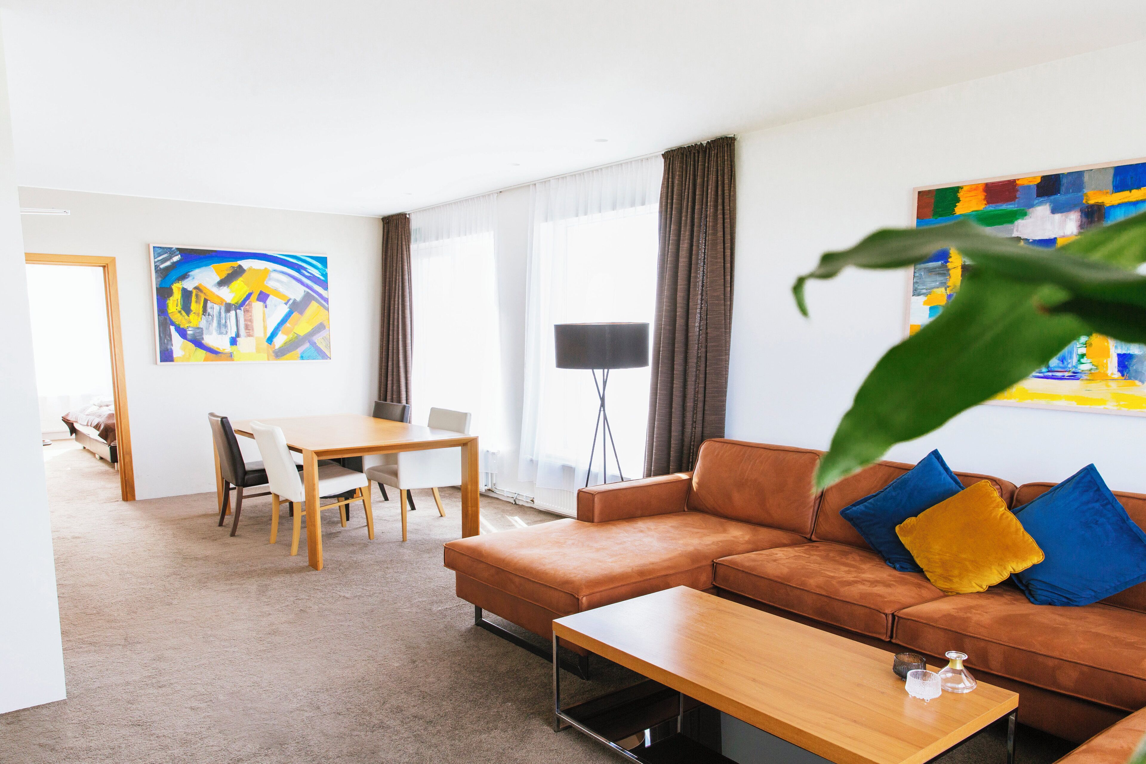 suite | living area | flat-screen tv