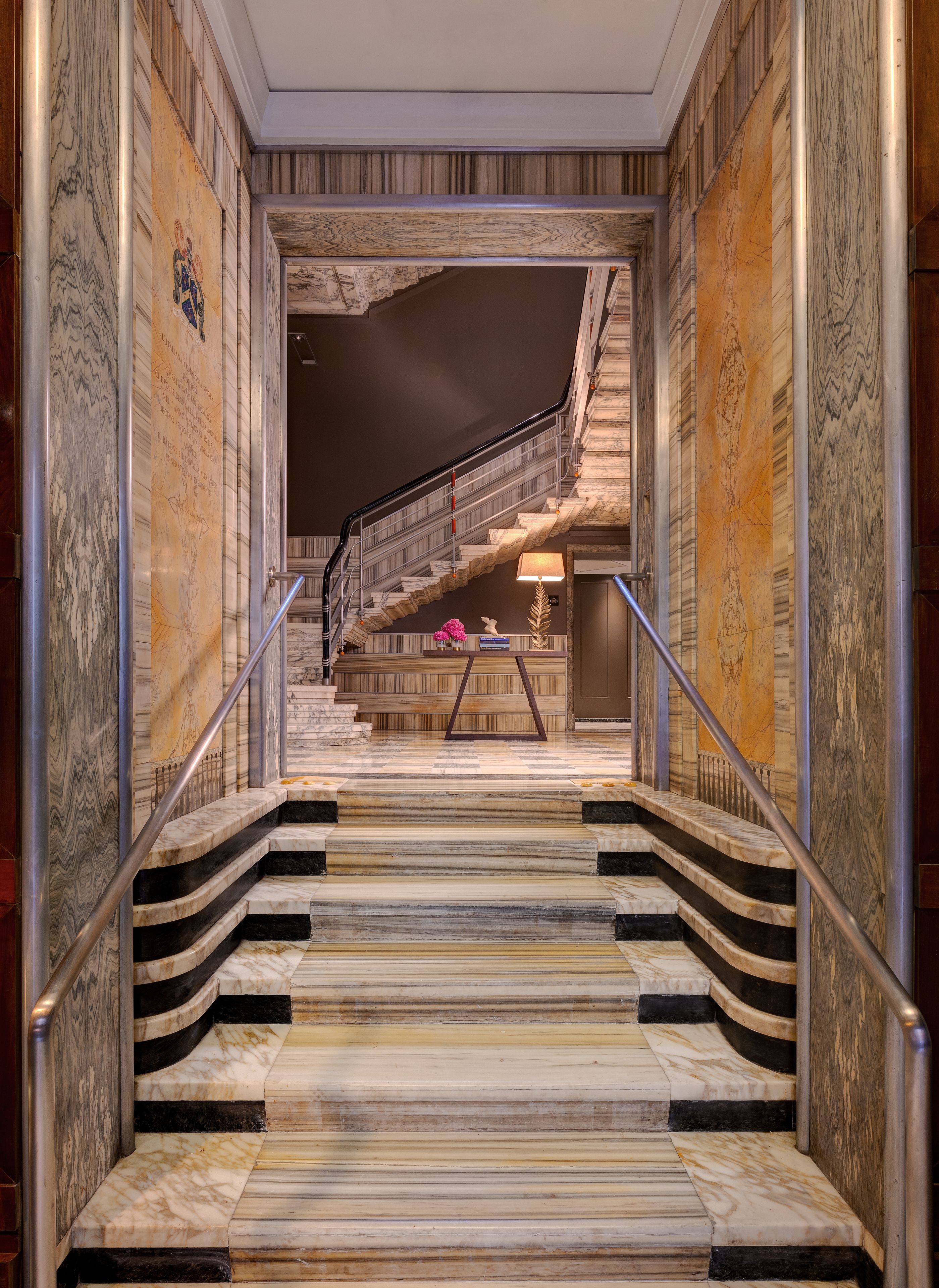 Pintu masuk interior