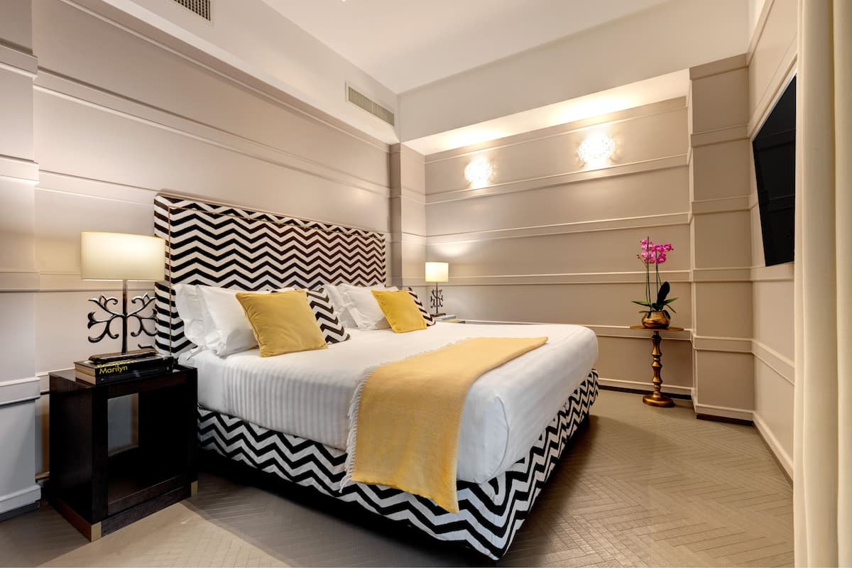 1 bedroom, egyptian cotton sheets, premium bedding, down duvets