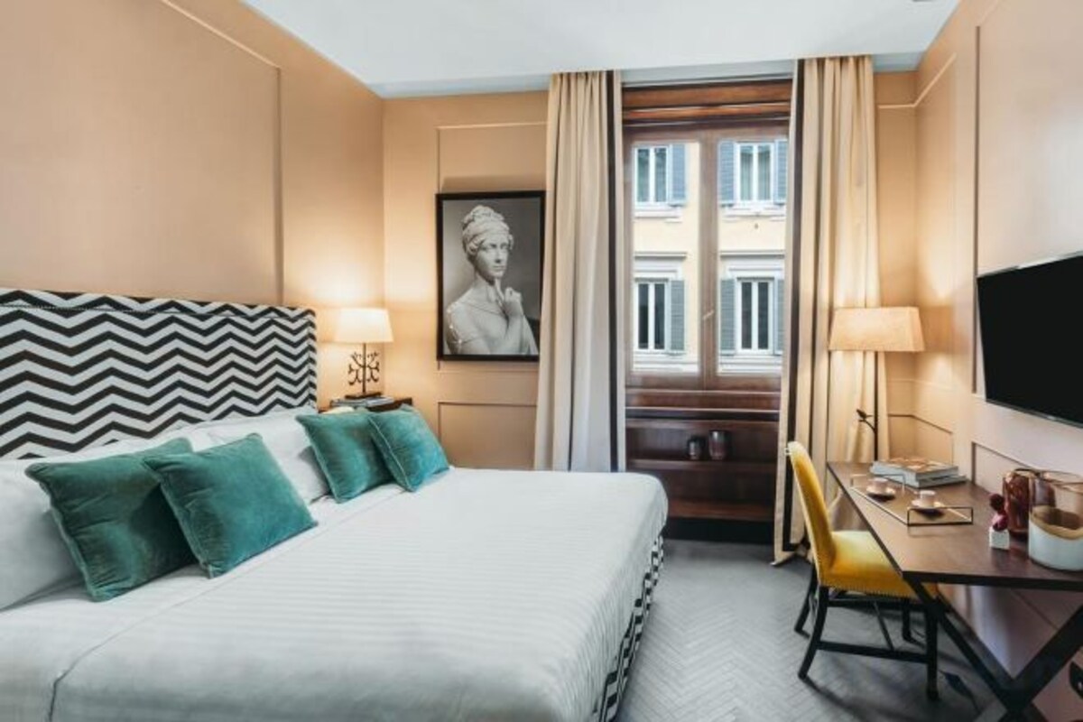 Egyptian cotton sheets, premium bedding, down duvets, minibar
