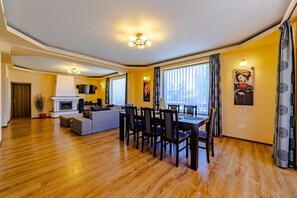 Dining - Casa Nitu (Întorsura Buzaului)