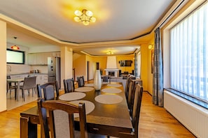 冰箱、微波炉、烤箱、炉灶