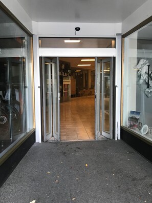 Exterior - Hafnarstræti Hostel (Akureyri)