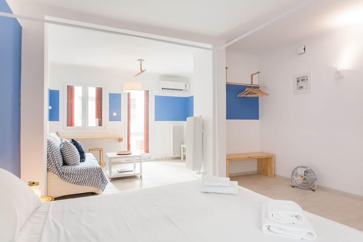 Apartment (Studio) | Living room | Flat-screen TV, Netflix