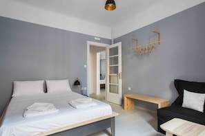 Family Apartment, 2 Bedrooms (Elegant) | 1 bedroom, premium bedding, memory foam beds, in-room safe - Karitsi Place (Athens)