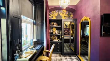 Thistle Room | Individually decorated, individually furnished, desk, laptop workspace