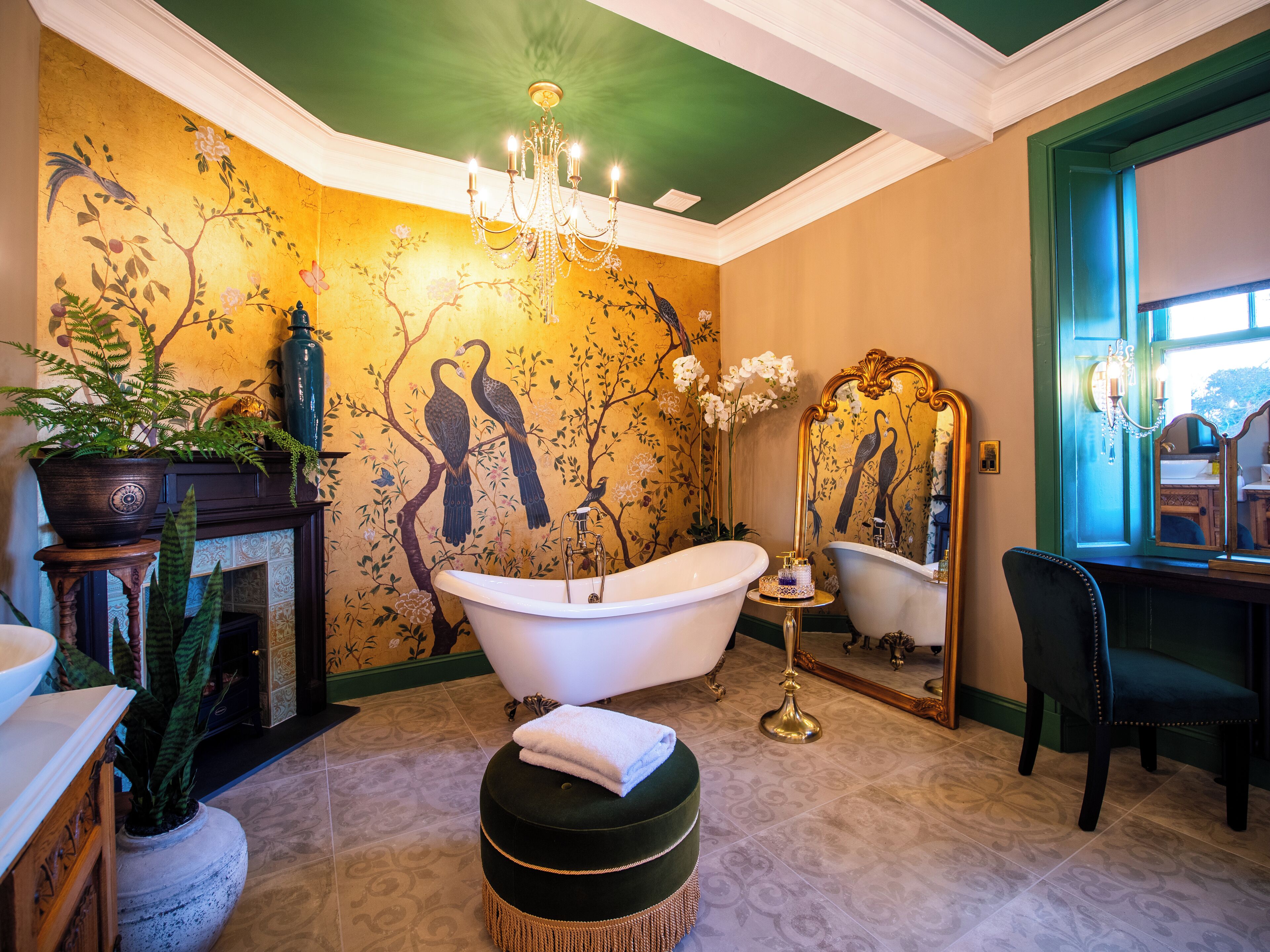 Breagha Suite | Bathroom | Free toiletries, hair dryer, bathrobes, slippers