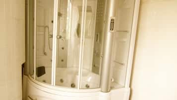Suite Supérieure | Douche de la salle de bain