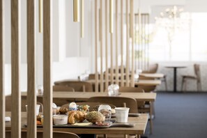 Daily buffet breakfast for a fee - Hotel Marina (Vedbaek)