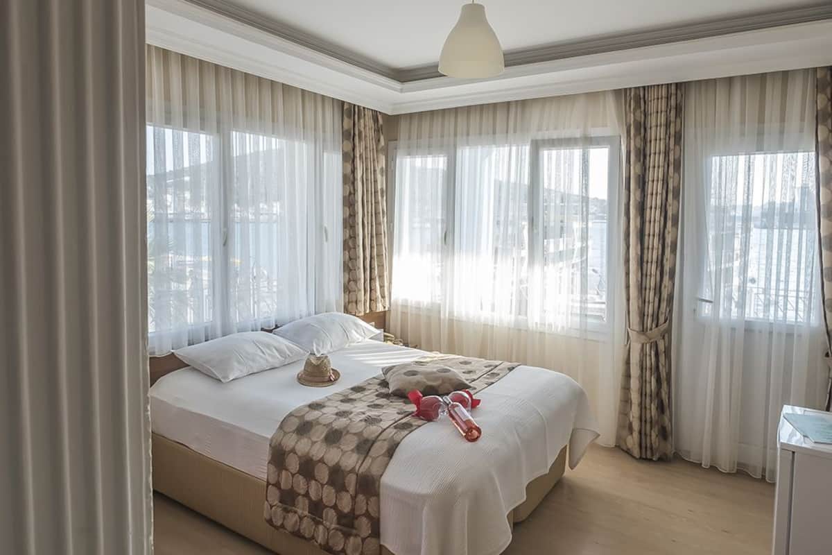 Minibar, ses yalıtımı, ütü/ütü masası, ücretsiz kablosuz İnternet
