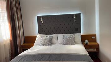 Chambre Double Supérieure | Literie de qualité supérieure, minibar, coffres-forts dans les chambres