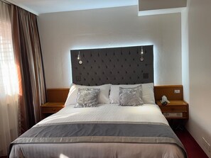 Superior Double Room | Premium bedding, minibar, in-room safe, iron/ironing board (on request) - Hôtel des Trois Rois (Le Locle)