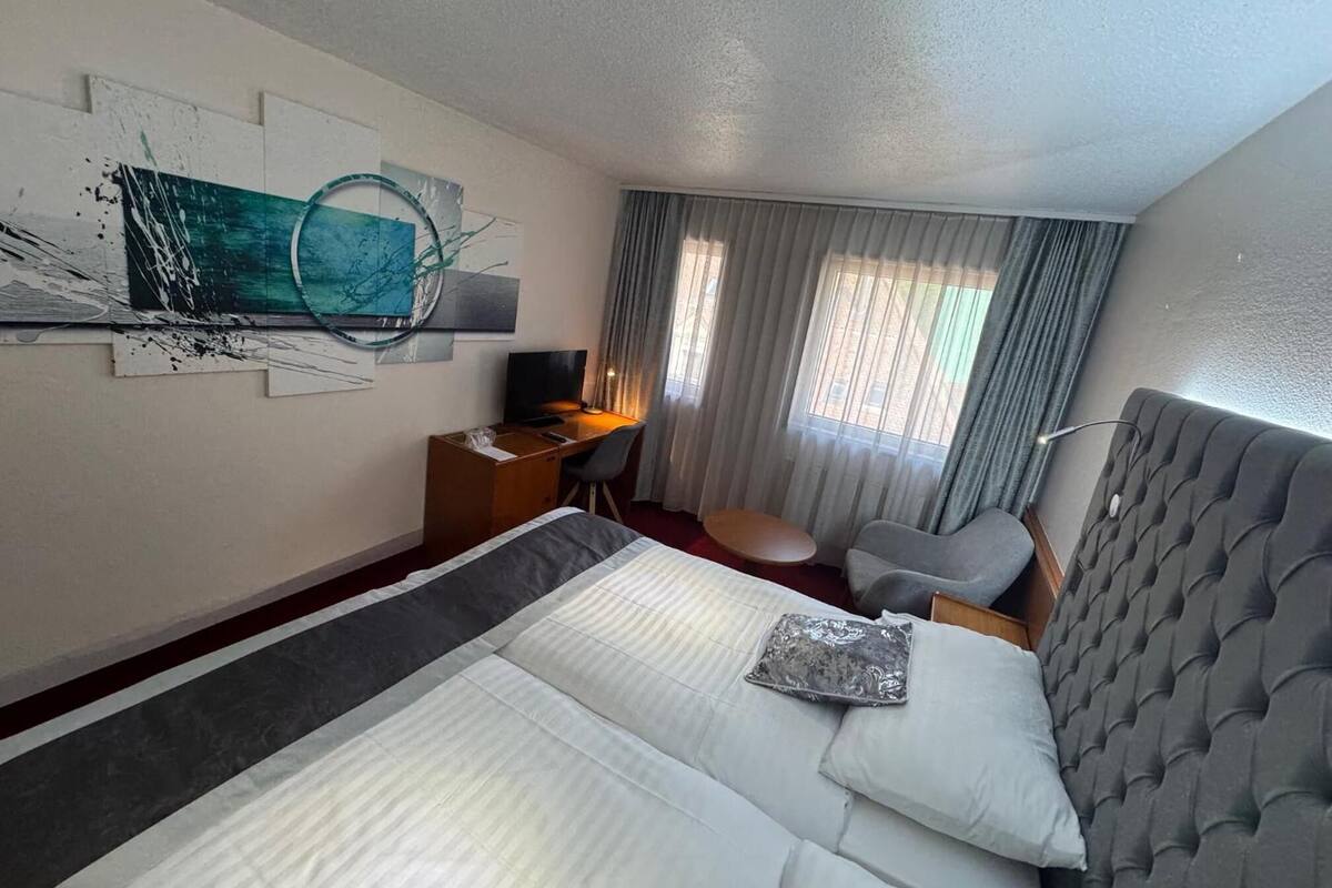 Premium bedding, minibar, in-room safe, iron/ironing board (on request)