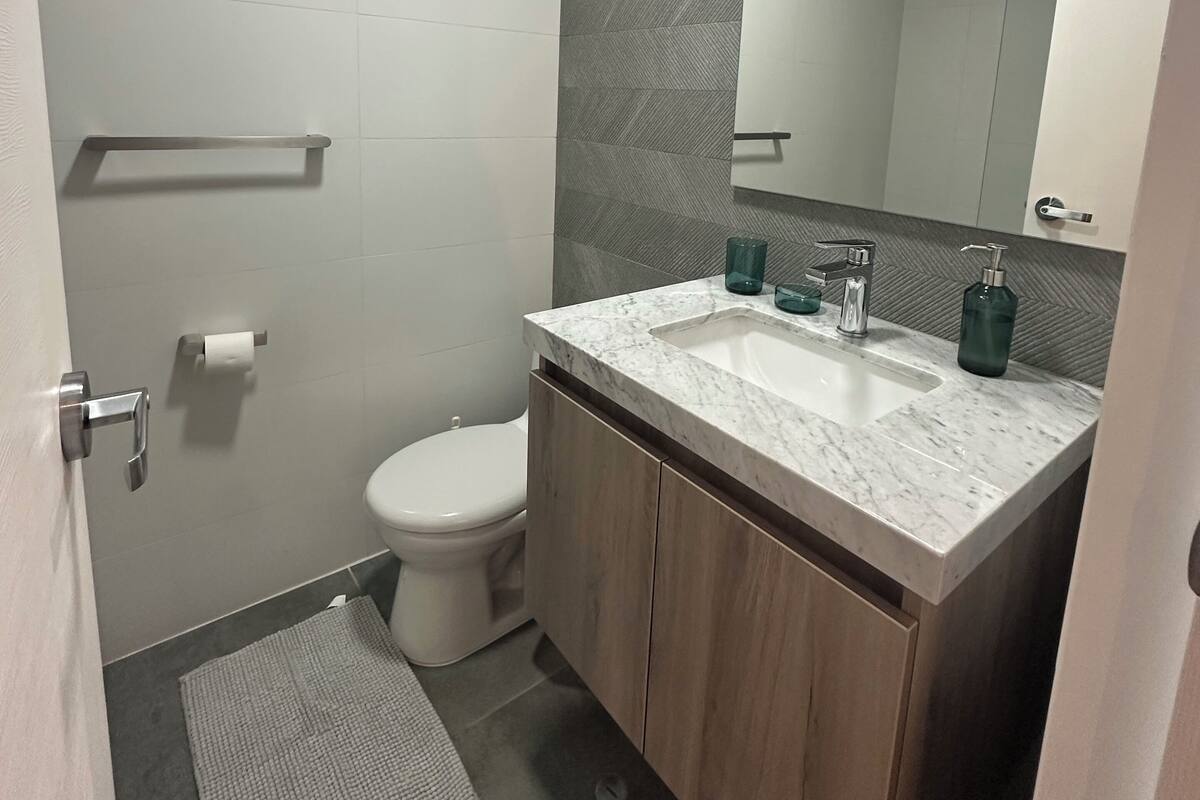 Duschwanne, Komfortbadewanne, Handtücher