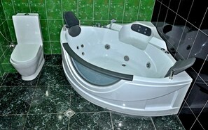 Standard Double Room | Bilik Mandi | Kelengkapan dandanan diri percuma, pengering rambut, jubah mandi 
