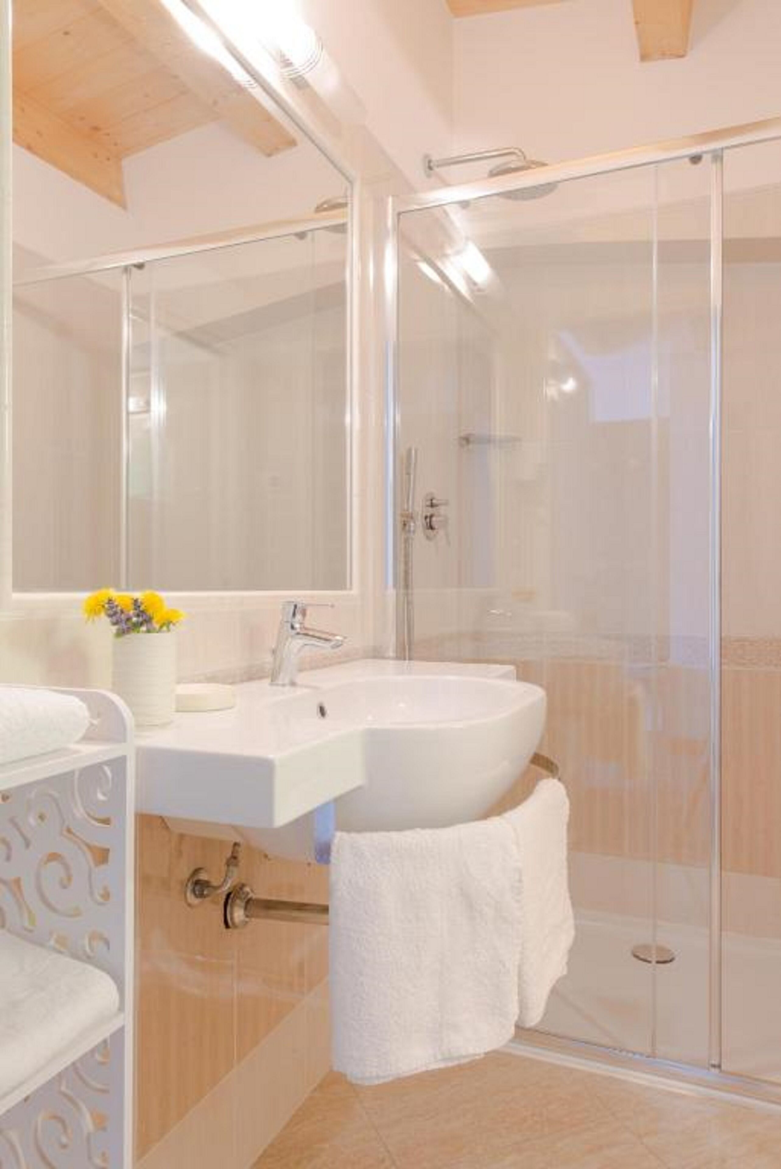 superior double room | bathroom | shower, free toiletries, hair dryer, bidet