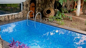 A clear blue pool with a stone wall and a wooden door. - Hin Yerevantsi (Yerevan)