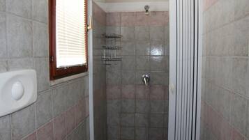 Apartment | Bathroom | Shower, towels