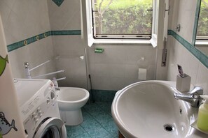 Apartment, 2 Bedrooms, Terrace | Bathroom - Appartamento Camporeale (Minturno)