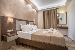 Deluxe Double Room, Balcony | Premium bedding, minibar, in-room safe, iron/ironing board - Memories Apartments (Zakynthos)