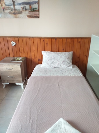 Single Room | Free WiFi, bed sheets