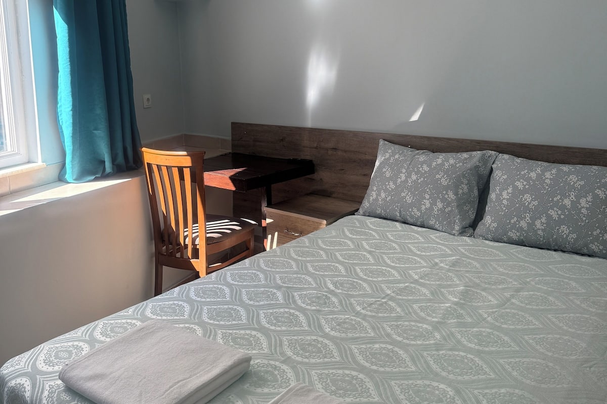 Double Room | Free WiFi, bed sheets