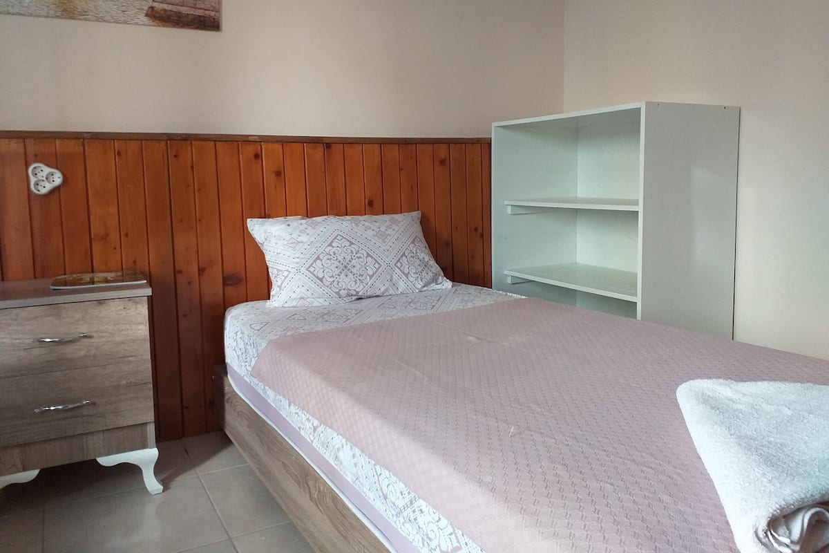 Habitación individual | Wifi gratis y ropa de cama