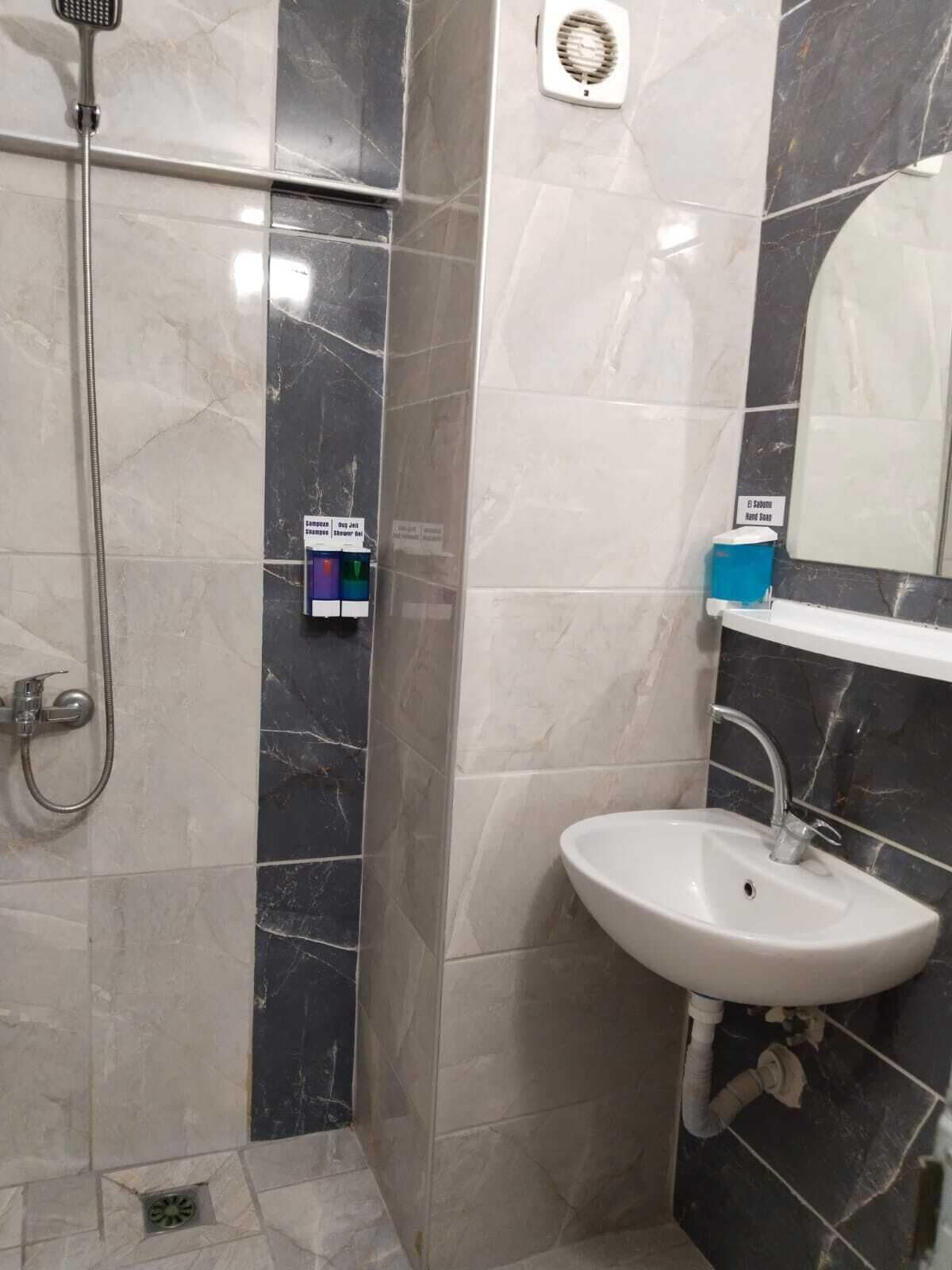 Triple Room | Bathroom | Shower, hair dryer, towels