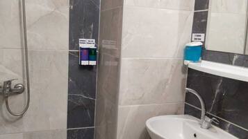 Triple Room | Bathroom | Shower, hair dryer, towels