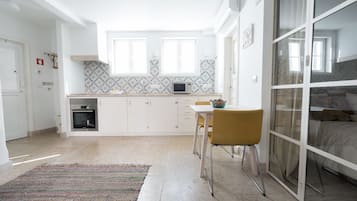 Departamento, 1 habitación, planta baja (Ophiussa) | Cocineta privada | Refrigerador con congelador, microondas y parrilla de estufa