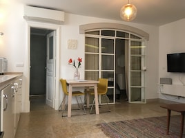 Apartamento, 1 quarto, no piso térreo (Ophiussa) | Opções para refeição no quarto