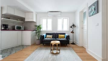 Appartement, 1 slaapkamer (Ulysses) | Woonruimte | Een flatscreentelevisie
