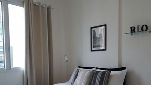 Unclassified image, 2 of 21, button - Studio Atlântica - Praia de Copacabana (Rio de Janeiro)