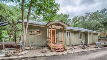 House, 2 Bedrooms | Exterior