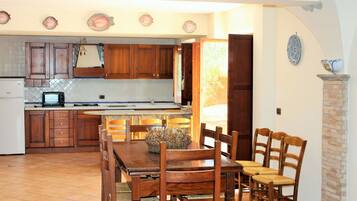 Apartemen | Area keluarga | TV