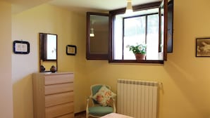 Apartment | 1 bedroom, iron/ironing board, cribs (free), bed sheets - Appartamento Erica (Ausonia)
