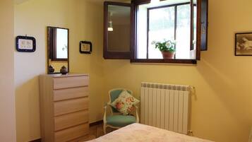Apartment | 1 bedroom, iron/ironing board, free cots/infant beds, bed sheets