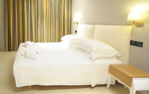 Egyptian cotton sheets, premium bedding, down duvets, in-room safe