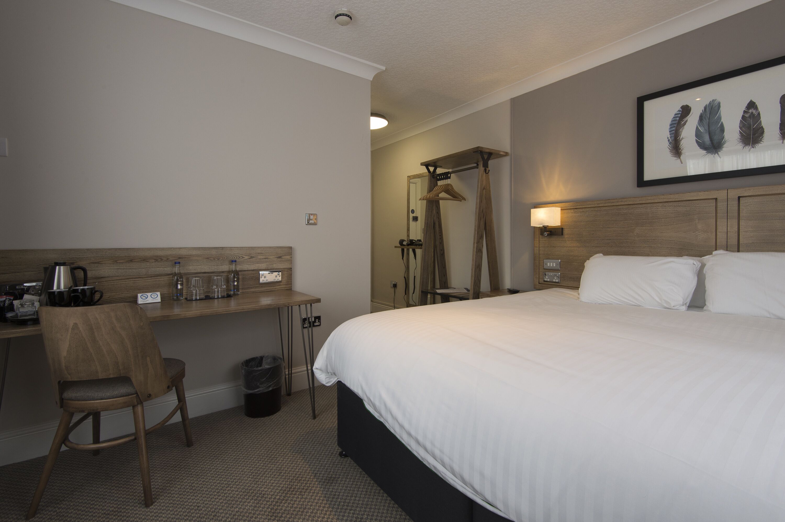 standard double room | 1 bedroom, desk, iron/ironing board, free wifi