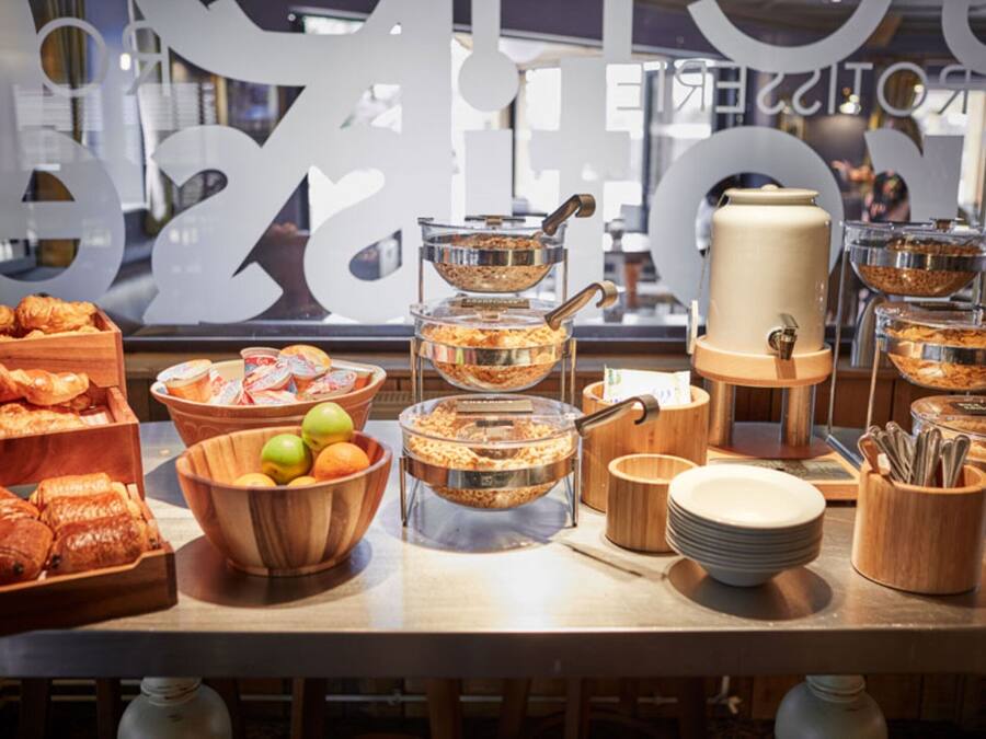 Komplett frokost hver dag (GBP 8.75 per person)